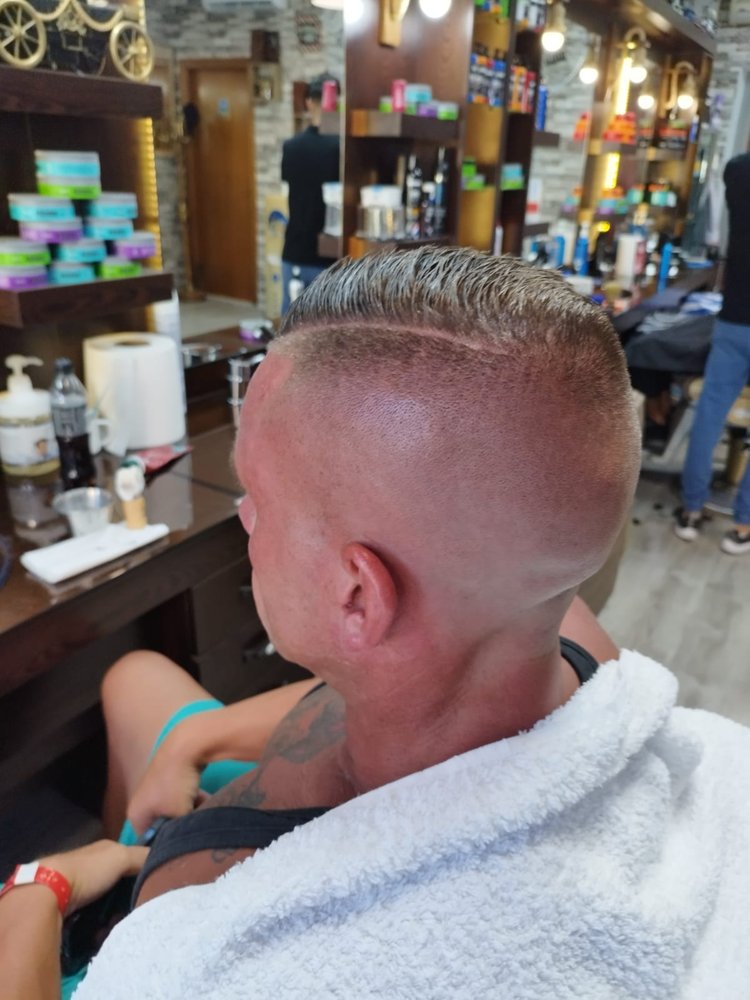 Skin fade rapado — Omar's Barber Shop Benidorm